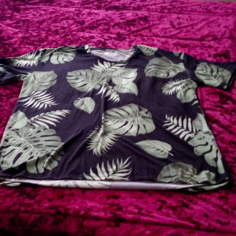 3/15$ lularoe t-shirt
